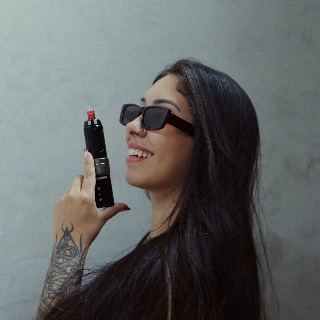 Bruna, artista da ADV Tattoo